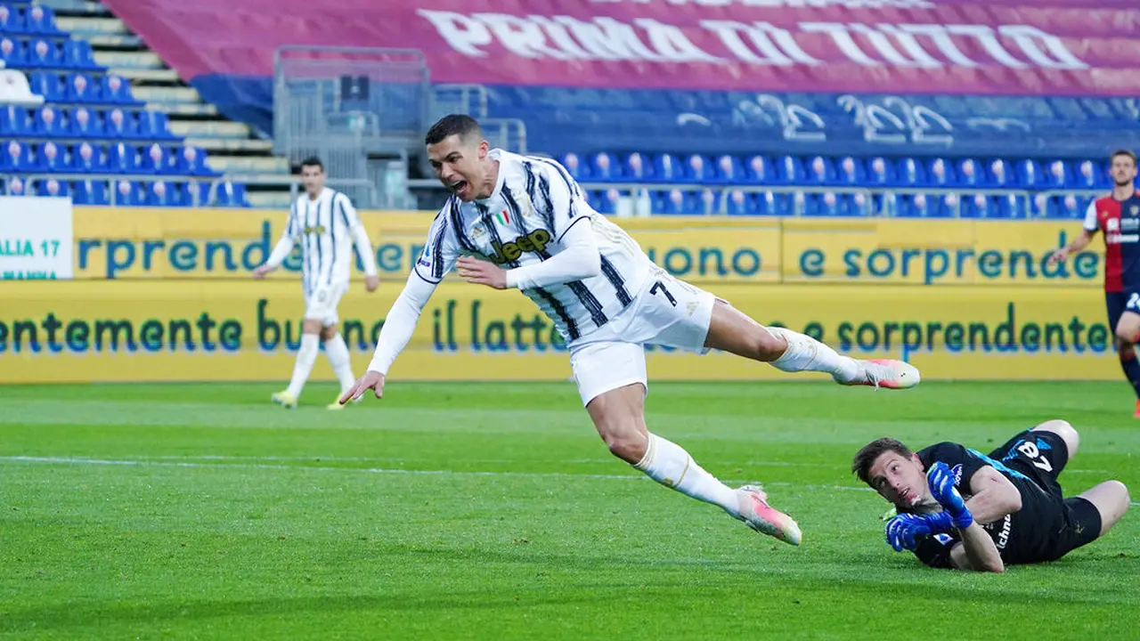 FOTO: Cristiano Ronaldo Mengamuk, Juventus Gilas Cagliari