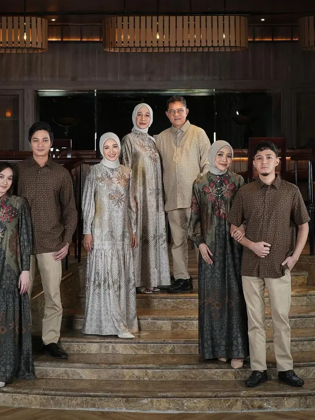 7 Pemotretan Cut Syifa Bareng Keluarga, Kompak Banget