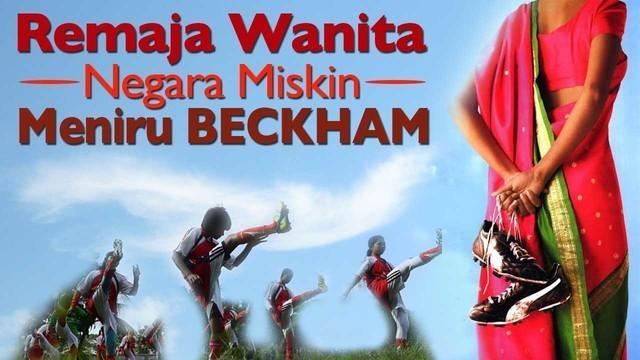 Video para remaja wanita Bangladesh berlatih sepak bola yang meniru pemain top dunia David Beckham.