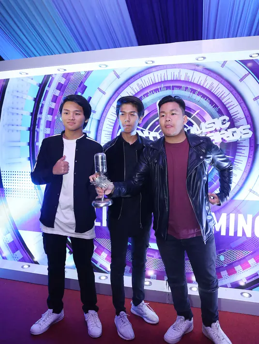  "Pastinya salah satu pencapaian lagi buat kami di tahun ini, masih bisa dihargai, kami diapresiasi," lanjut Aldi. (Nurwahyunan/Bintang.com)