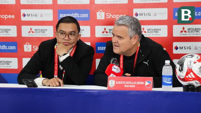 Pelatih Filipina, Albert Capellas Herms (kanan)