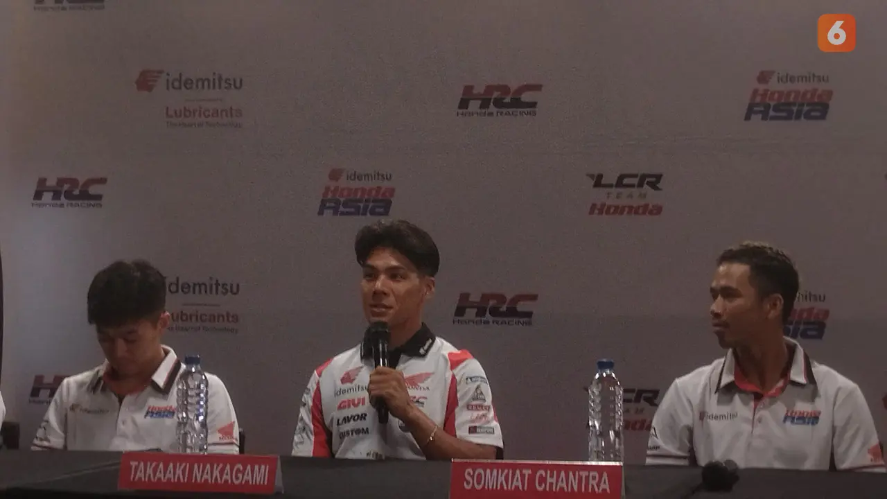 Takaaki Nakagami dalam konferensi pers di Jakarta