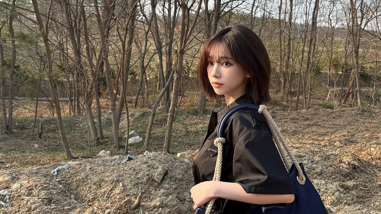 5 Potret Terbaru Karina Aespa Pakai Outfit Simpel Tapi Kece Banget dengan Rambut Pendek, Tampil Pede di Bawah Terik Matahari