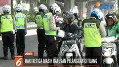 Meski tak sebanyak hari Kamis kemarin, dalam waktu tiga jam saja polisi telah menjatuhkan sanksi tilang kepada sekitar 105 pelanggar.