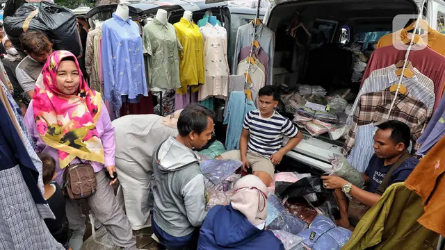 Jelang Lebaran, Pasar Tanah Abang Dibanjiri Pembeli Usai THR Cair