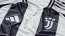 Sekilas Jersey ini terlihat polos, namun jika dilihat dari dekat, ada motif permukaan bulan di jersey ini. (FOTO: instagram.com/juventus/?hl=id)