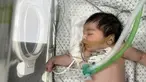 Para dokter berhasil melahirkannya melalui operasi caesar. Pasangan itu sudah memilih nama untuk bayinya, Mekah. (Mai YAGHI / AFP)