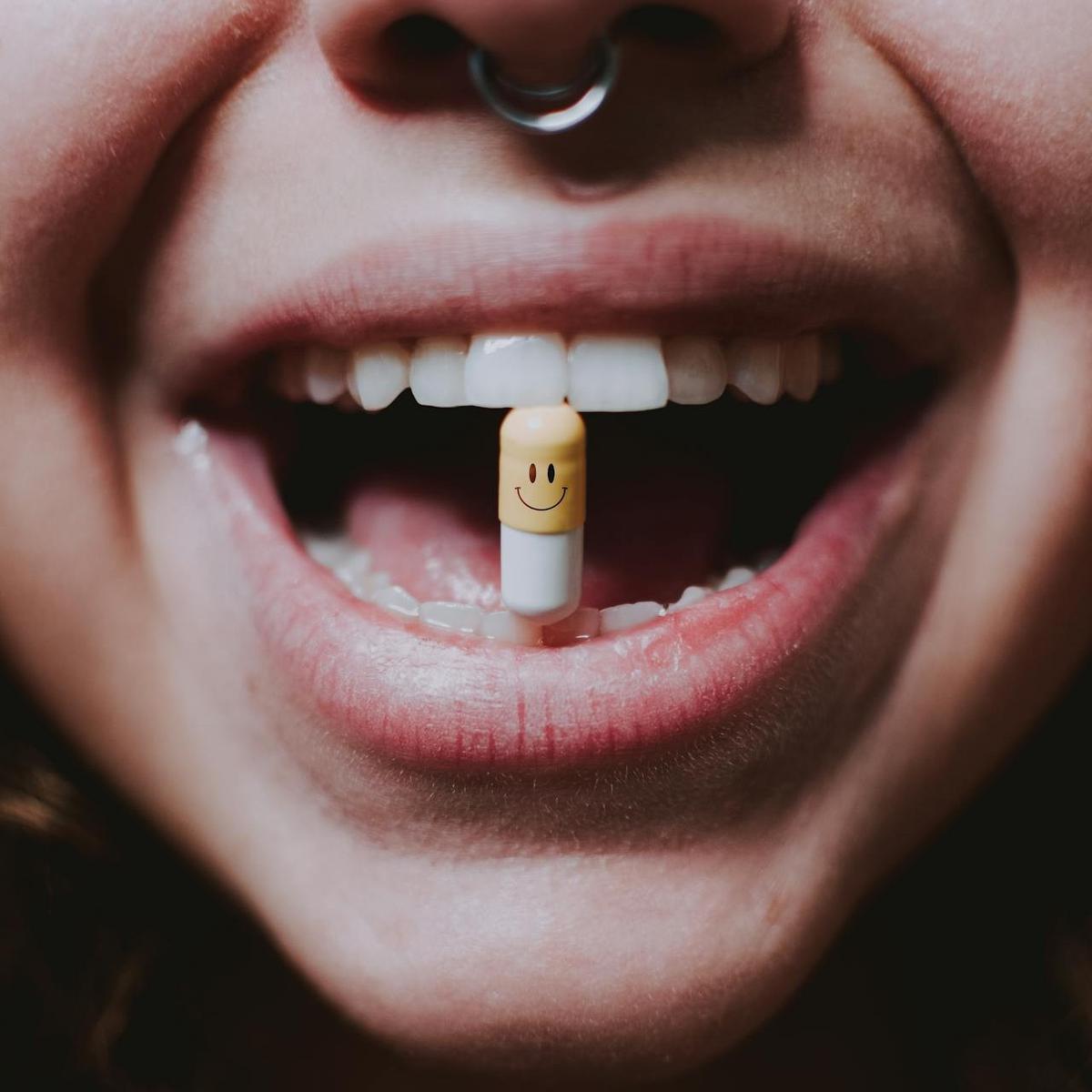 Ilustrasi Minum Obat