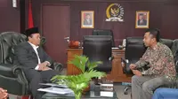 Wakil Ketua MPR RI, Dr. H. M. Hidayat Nur Wahid MA saat menerima audiensi PP Kesatuan Aksi Mahasiswa Muslim Indonesia (KAMMI).