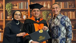 Putra Ferdy Hasan Penyandang Autisme, Berhasil Raih Gelar Sarjana Terapan Pariwisata