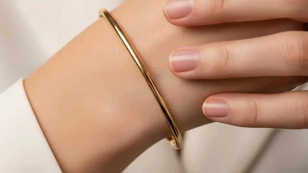 7 Model Gelang Emas Tanpa Ukiran yang Elegan, Simpel namun Tetap Berkelas