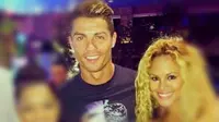 Eks Pacar Seksi Mayweather Dekati Ronaldo