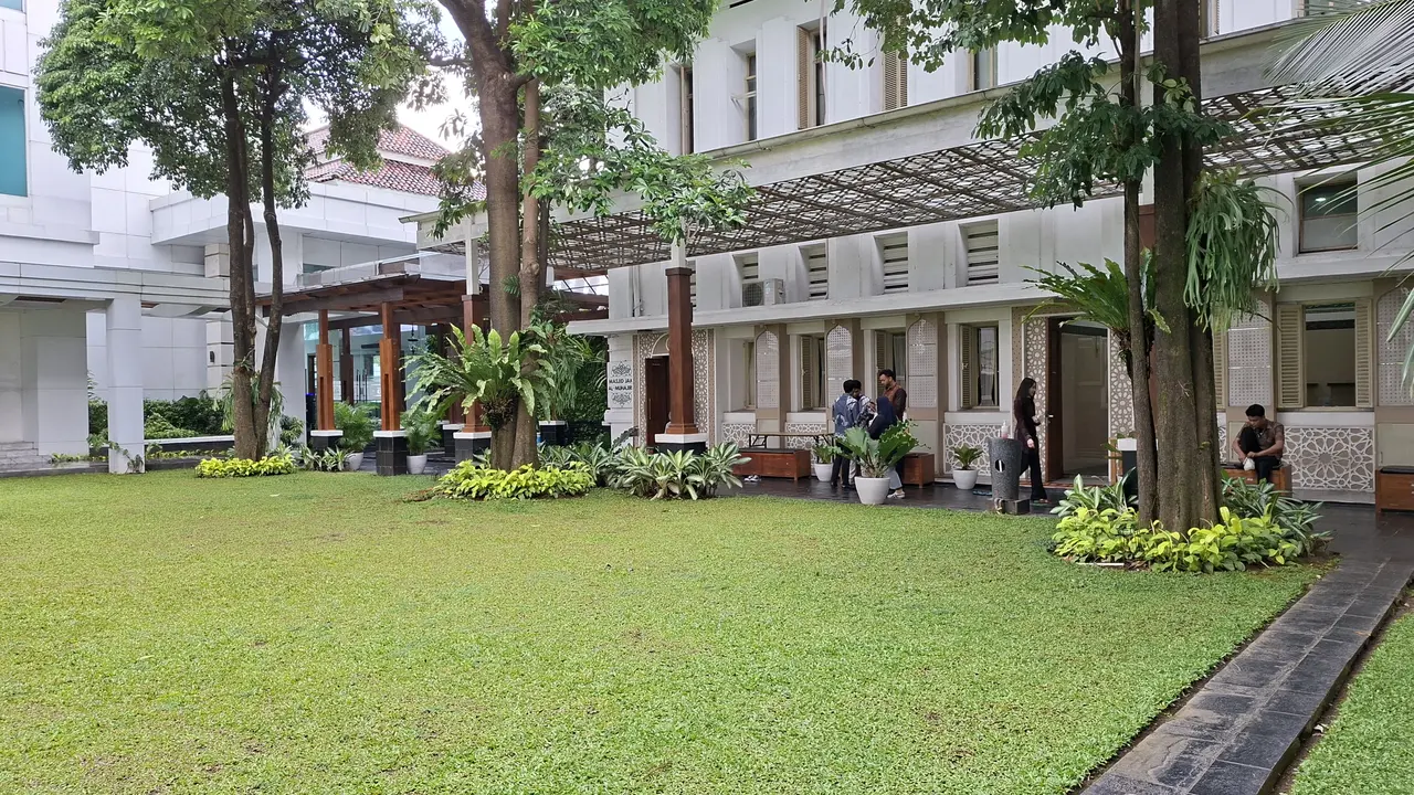 Kantor Kementerian Energi dan Sumber Daya Mineral (ESDM) mulai menjalankan kebijakan work from home (WFH).