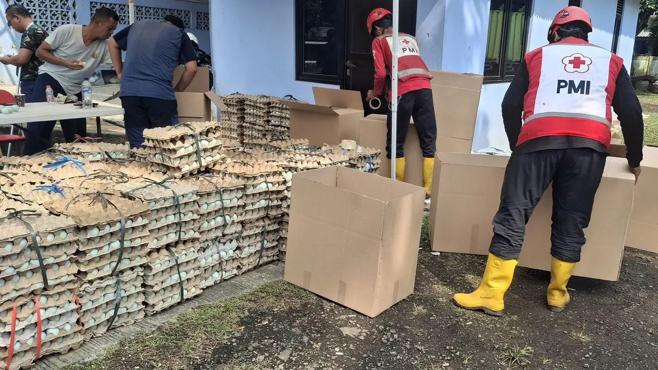 Palang Merah Indonesia (PMI) kembali Kirim  Telur Asin untuk Pengungsi Korban Banjir di Sumut dan Aceh