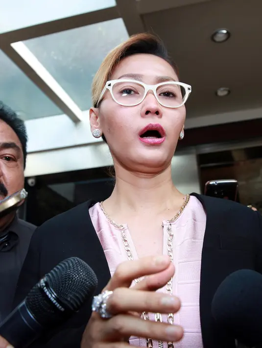 Andar juga  mengatakan anak semata Inul, Yusuf Ivander Damares bukan anak dari Adam Suseno, melainkan hasil hubungan gelapnya dengan lelaki berwarganegara Korea tersebut. (Deki Prayoga/Bintang.com)