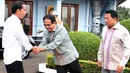 Presiden Joko Widodo didampingi Menteri ATR/Kepala Badan Pertanahan Nasional Sofyan Djalil dan Kepala Staf Kepresidenan Moeldoko sebelum bertolak ke Provinsi Lampung dari Lanud Halim Perdanakusuma, Jakarta, Minggu (21/1). (Foto: Biro Pers Setpres)