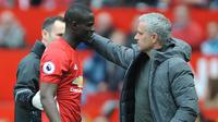 Eric Bailly dan Jose Mourinho (EPA/Rui Vieira)