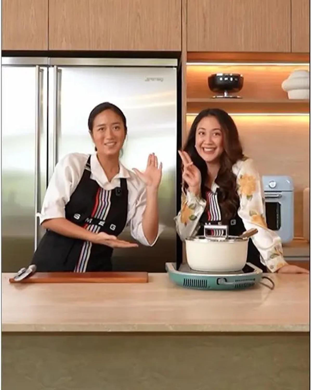 6 Potret Keseruan Sherina Munaf dan Chef Renatta Masak Bareng, Bikin Turkish Eggs