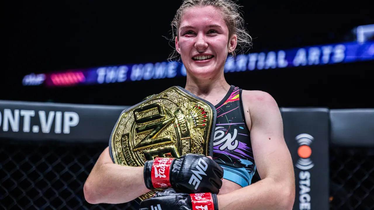 Juara Dunia Muay Thai kelas jerami, Smilla Sundell