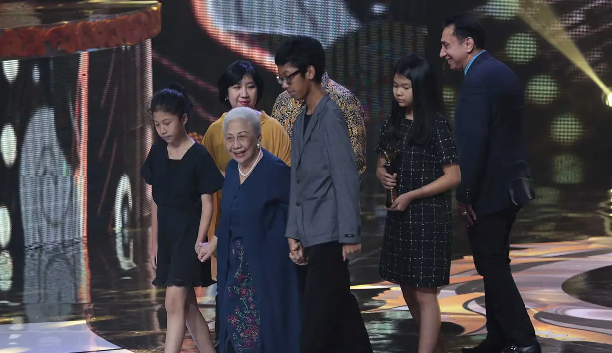 Dalam usianya bisa dibilang tak lagi muda, Indro Warkop yang hingga kini masih berkarya ternyata menggantungkan harapan tinggi. Ia berharap tongkat estafet berkesenian dapat diteruskan generasi muda. (Deki Prayoga/Bintang.com)