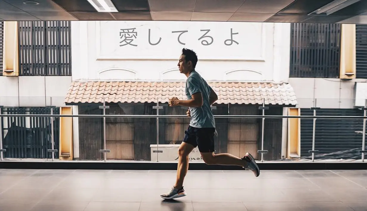 Saking sukanya pada cabang olahraga lari, pria kelahiran Jakarta, 14 Agustus 1981 itu mengaku selalu ikut acara lomba lari. Bahkan hingga mengikuti marathon di luar negeri. Yang terbaru ia siap lari maraton di Jerman bulan Oktober mendatang.(Liputan6.com/IG/@vjdaniel)