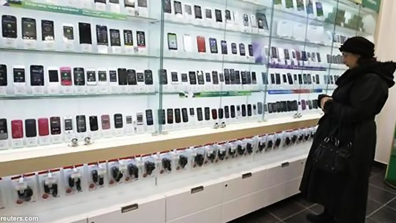 rusia-tak-lagi-menjual-iphone-130718b.jp