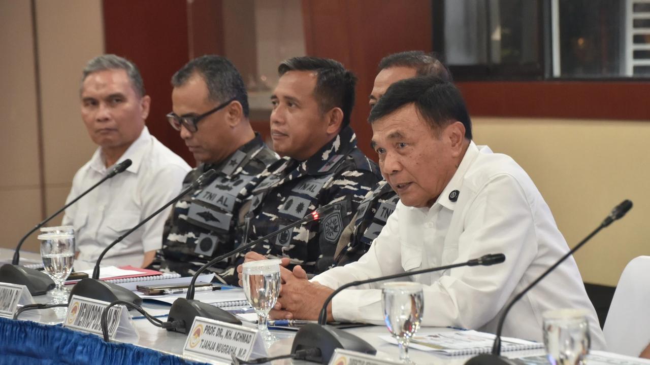 FOTO: TNI AL Gagalkan Distribusi Ilegal Pasir Timah di PIK 2