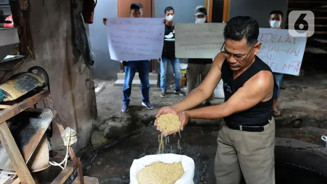 Aksi Mogok Produksi Tahu Tempe di Cimanggis