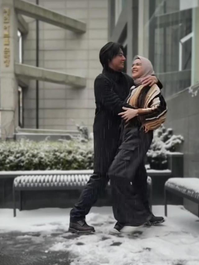 Cut Meyriska dan Roger Danuarta sedang liburan di Korea Selatan