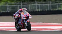 Pembalap Gresini Racing MotoGP Enea Bastianini menggeber Ducati Desmosedici GP21 di MotoGP Mandalika 2022. (ist)