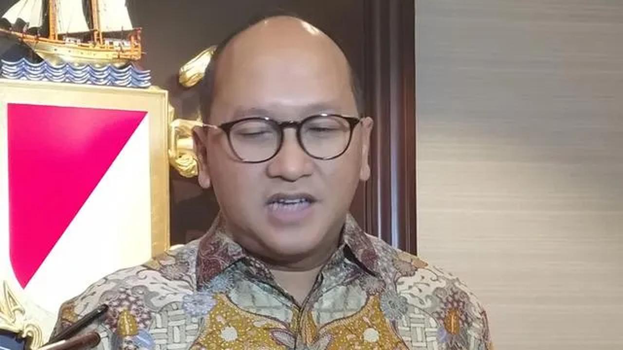 "Sekalian kita makan dengan tim inti dari Kementerian BUMN. Tadi sih baru secara brief aja, sekalian lihat kantor,"