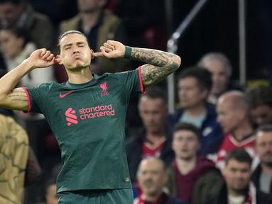 Darwin Nunez telah mencetak 5 gol sejak kedatangannya ke Liverpool pada musim 2022/2023 ini. Ia tercatat mampu menciptakan 3 gol dan 1 assist dari 7 penampilannya di Liga Inggris. Selain itu, 2 gol tambahan lainnya dicetak saat tampil di Liga Champions. Berikut deretan 5 gol pertama Darwin Nunez bersama Liverpool pada musim 2022/2023. (AP/Peter De Jong)