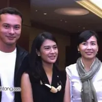 Ekspresi Veronica Lihat Ahok Foto Bareng Dian Sastrowardoyo