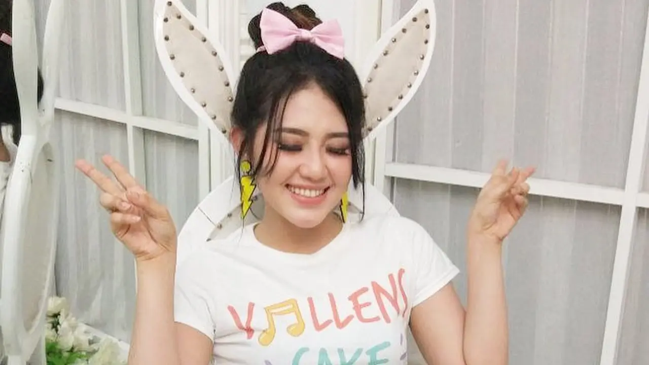 [Bintang] Nggak Dangdut Banget, Gaya Imut Via Vallen Ala Cewek Korea