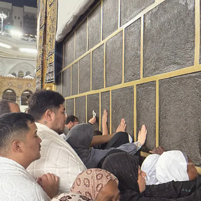 Potret Ivan Gunawan di Depan Kabah