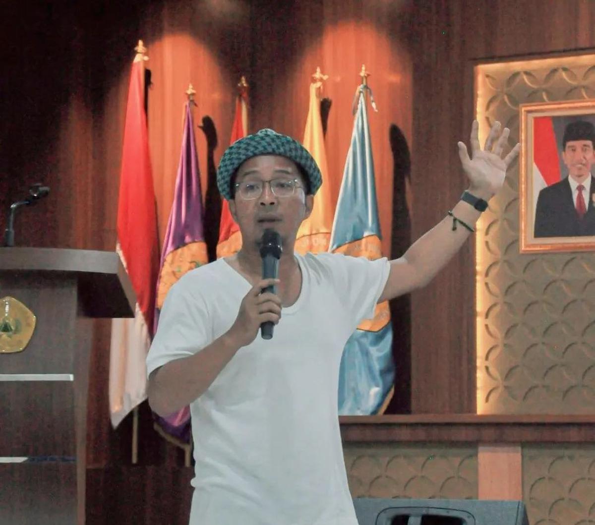 Sekitar tahun 2018, Irfan akhirnya mencoba mendirikan brand kecantikan atau skincare sendiri bersama salah seorang rekannya. Brand tersebut ia beri nama Amura dan Reglow Indonesia.