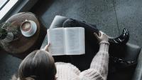 Ilustrasi Membaca Novel Credit: pexels.com/Alexandria