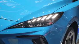 Centre Focus Front Face dengan bentuk u-Shape design menambah kesan futuristik dibalut LED headlight hi-tech yang tajam. (source: www.mgmotor.id)