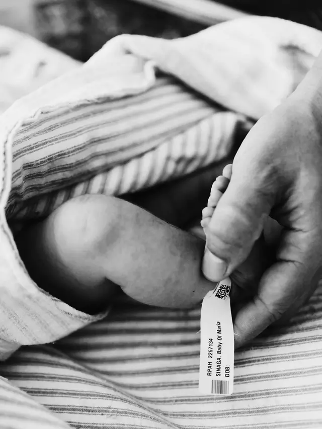 7 Momen Haru Acha Sinaga Usai Berjuang Melahirkan Anak Pertama