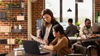 9 Kebiasaan Introvert yang Bantu Raih Kesuksesan di Tempat Kerja, Maksimalkan Potensi Diri