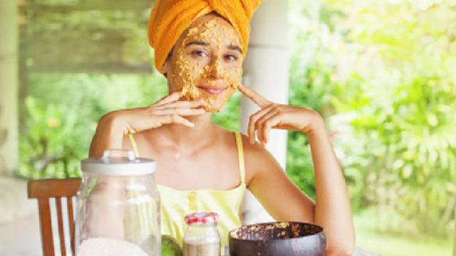 Ilustrasi scrub wajah (iStock)