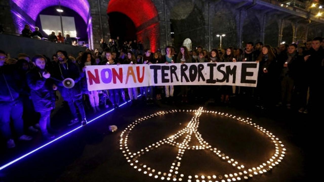 Dunia berduka untuk korban serangan di Paris