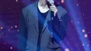 Penampilan Boy Band Korea Selatan BTOB, dalam konser bertajuk "BTOB in Jakarta 2018" di Jakarta, Jumat (21/09). Boy Band Korea Selatan BTOB membawakan 12 lagu salah satunya the feeling, movie dan someday. (Liputan6.com/ Herman Zakharia)