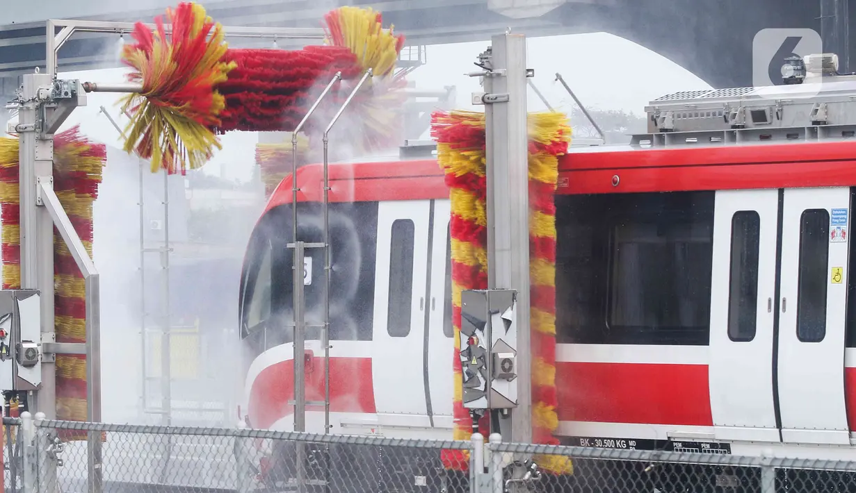 Dalam pengoperasiannya terdapat 27 kereta yang melayani penumpang yang terdiri dari 19 akan berangkat dari depo Jatimulya dan 8 kereta berada di stasiun. Selain itu terdapat 1 rangkaian kereta yang merupakan cadangan yang ditempatkan di depo Jatimulya.  (Liputan6.com/Herman Zakharia)