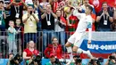 Penyerang Portugal, Cristiano Ronaldo berselebrasi usai mencetak gol ke gawang Maroko pada lanjutan grup B Piala Dunia 2018 di Stadion Luzhniki di Moskow, Rusia (20/6). Portugal menang tipis 1-0 atas Maroko. (AP Photo / Antonio Calanni)