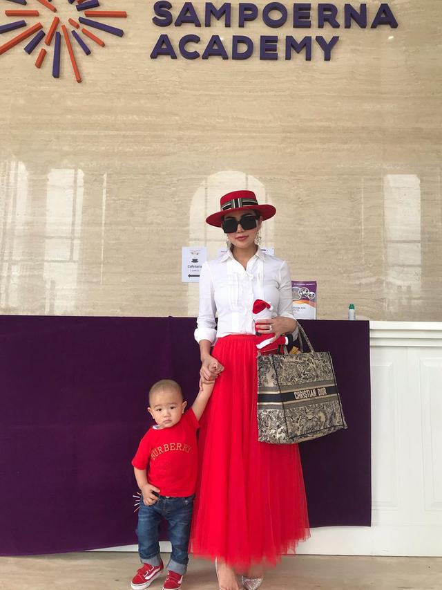 6 Gaya Glamor Bella Shofie, Selalu Tampil Cetar