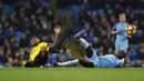 Pemain Watford, Jerome Sinclair, dan pemain Manchester City, Yaya Toure, sama-sama terjatuh saat berebut bola Watford dalam laga pekan ke-16 Premier League 2016-2017 di Stadion Etihad, Rabu (14/12/2015) waktu setempat. (Reuters/Phil Noble)