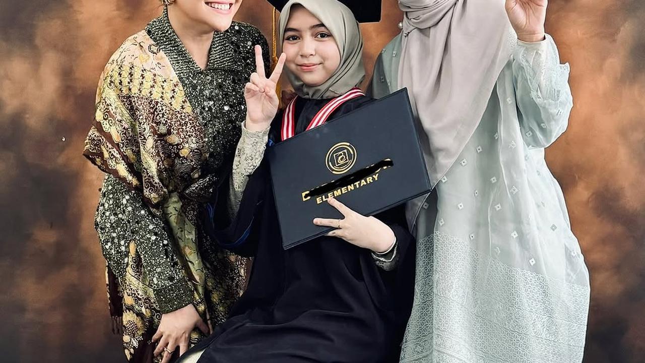 Potret Marshanda Dampingi Sienna Wisuda, Kompak Bareng Nesya Ayu Nabila