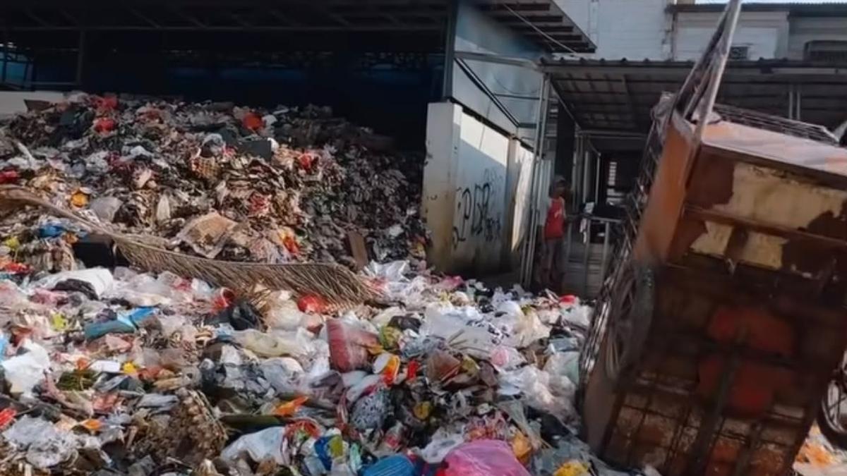 Target Pramono Bereskan Sampah Rusun Waduk Pluit