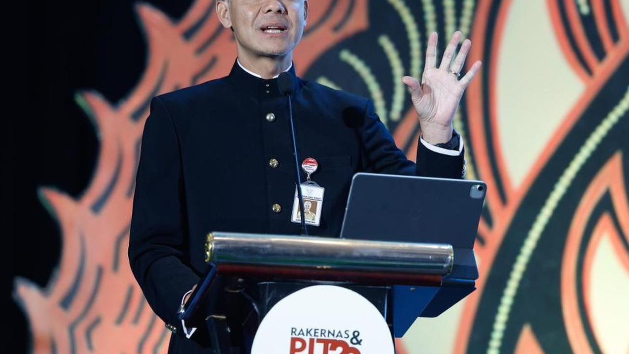 Lingkaran Survei Indonesia (LSI) merilis hasil survei elektabilitas calon presiden. Dalam simulasi tertutup tiga nama, bakal calon presiden Ganjar Pranowo menjadi calon yang paling banyak dipilih. Elektabilitas Ganjar sebanyak 37 persen.